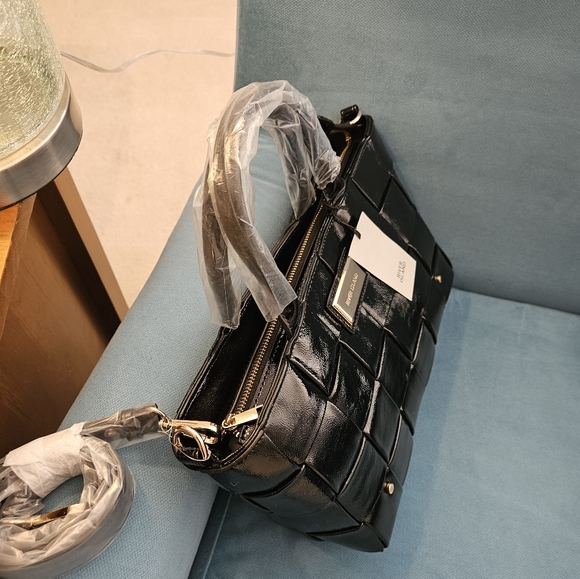 River Island black leather quilted pattened hand bag. - Picture 3 of 11